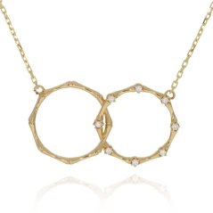 Elegantní zlatý náhrdelník se spojenými kroužky