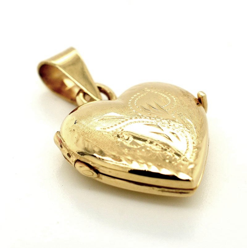 Zlatý medailon ve tvaru srdce